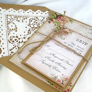 Rustikale Hochzeitseinladung Vintage Spitze Hochzeitseinladung w Spitze Hochzeit Umschlag Kraft Twine rustikale Spitze Einladung Wald Einladung