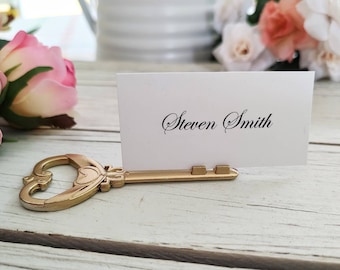 Uchwyt na karty z miejscami na klucze Vintage Keys Gold Key Place Card Otwieracz do butelek Uchwyt na karty z zaproszeniem na przyjęcie weselne Vintage Key Place Card Holders