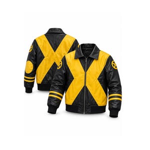 Può includere: Una giacca in pelle nera e gialla con un motivo a forma di X sul davanti e sul retro, colletto ripiegato, cerniera frontale a tutta lunghezza, polsini e orlo a coste ed emblemi circolari gialli con loghi X neri sulle maniche.