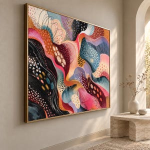 Peut inclure: Une grande peinture sur toile rectangulaire présentant une composition abstraite de formes organiques fluides dans des tons vifs de rose, orange, violet profond, noir et bleu sarcelle. L'œuvre est remplie de motifs complexes, dont des points et des lignes.