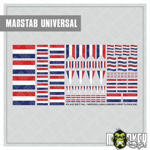 Puede incluir: Una hoja de pegatinas con varios diseños de banderas holandesas en rojo, blanco y azul. La hoja incluye banderas rectangulares, banderines y formas de banderas onduladas. El texto dice MABSTAB UNIVERSAL y FLAG SET NL-MODELLBAUBESCHRIFTUNG.DE.