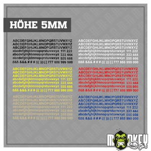 Könnte beinhalten: Ein Satz Aufkleber mit dem vollständigen Alphabet in Groß- und Kleinbuchstaben, den Zahlen 0-9 und Symbolen. Der Text HÖHE 5MM steht oben. Die Zeichen sind in den Farben Schwarz, Weiß, Gelb, Rot, Gold und Blau erhältlich.
