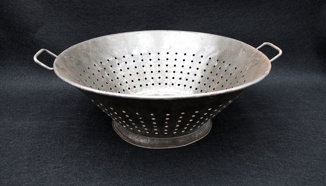 Primative Farmhouse Metal Colander With Handles and Pedestal Base