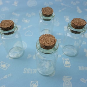 20 Mini glass bottles with corks 20x 40mm