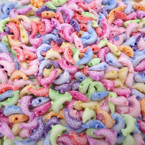 100PCS Mixed Color tiny plastic fish shape beads