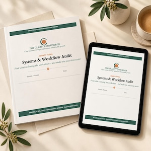 Puede incluir: Un documento de papel blanco y una tableta digital que muestran un formulario de auditoría de sistemas y flujo de trabajo de The Clarity Concierge. El documento presenta barras horizontales de color verde oscuro, un logotipo naranja y campos.