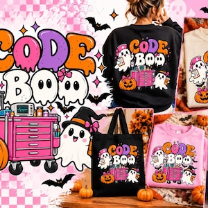 Puede incluir: Un diseño gráfico con el texto CODE BOO en naranja y morado, acompañado de fantasmas, un carrito médico rosa y una calabaza. El diseño se muestra en sudaderas negras, beige y rosas, una sudadera con capucha y una bolsa de tela negra.