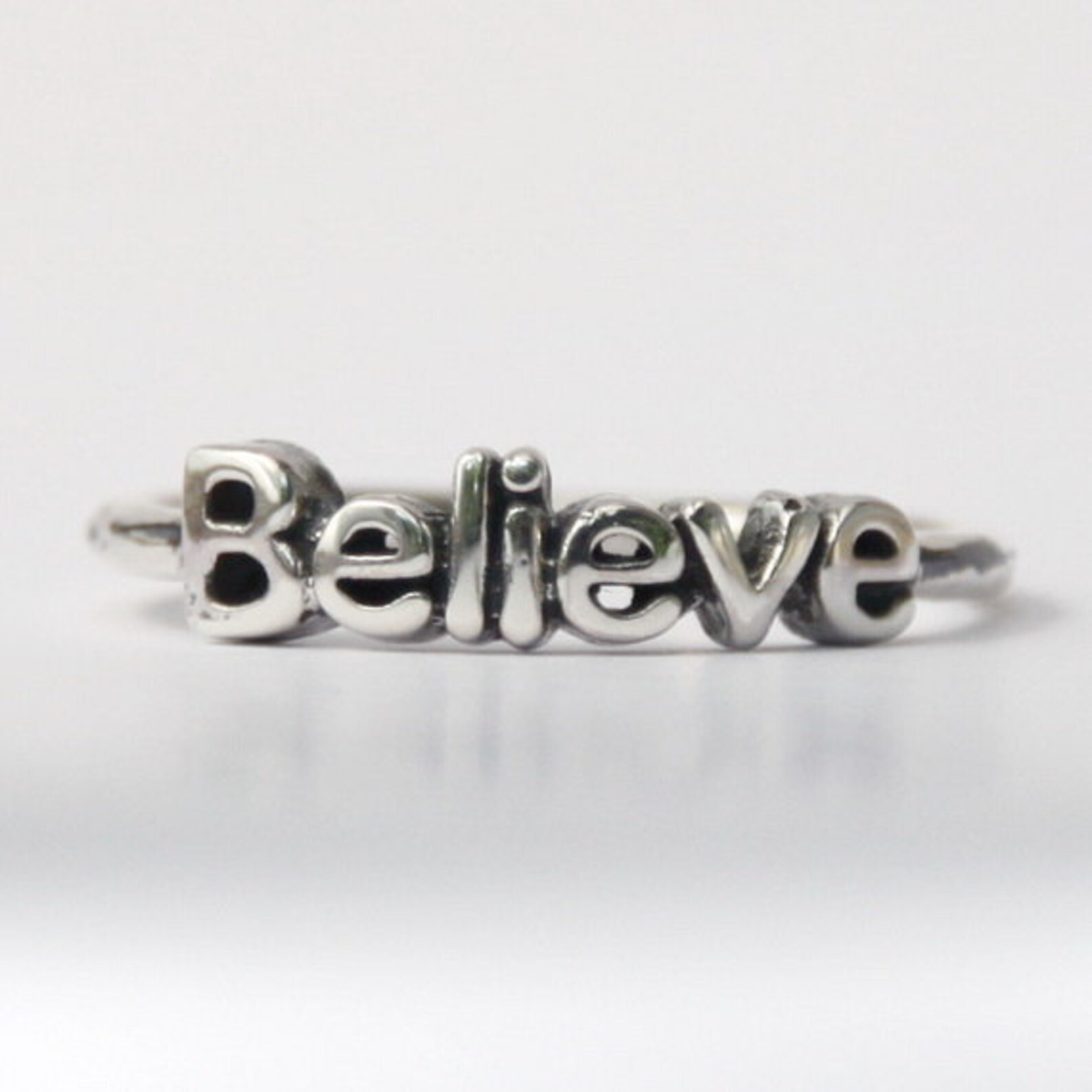 Кольцо картье новинка. Believe ring. Believe ring. Believe ring. Кольцо джорно.