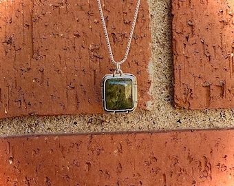 Halsband av mossagat