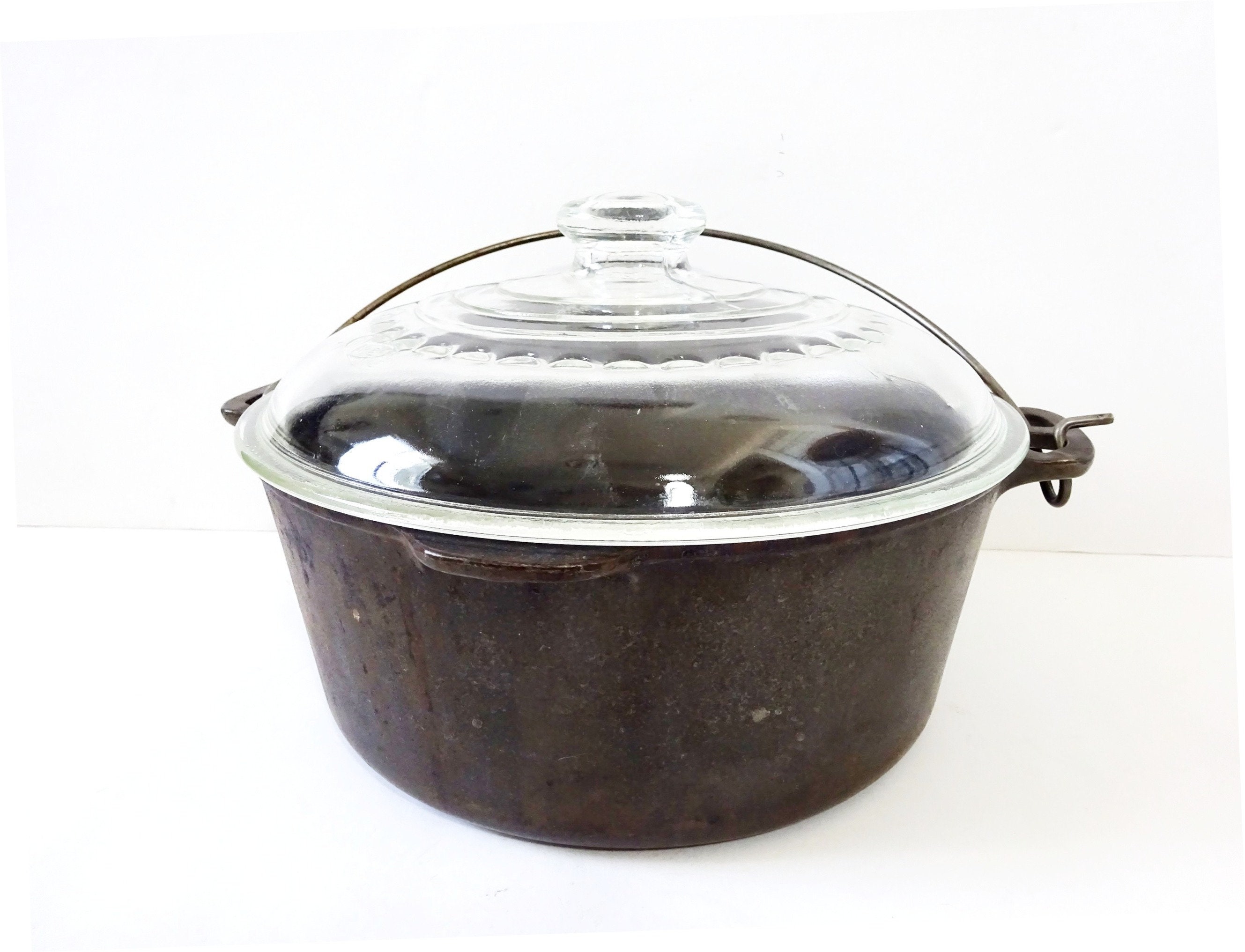 Antique Wagner Wear 5 Qt Cast Iron Dutch Oven. Reconditioned And Seasoned!