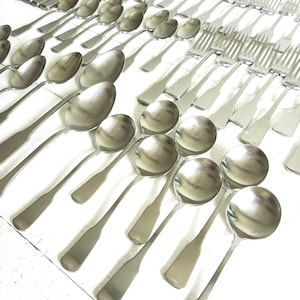 Vintage Oneida Cube American Colonial 77-piece Stainless Flatware