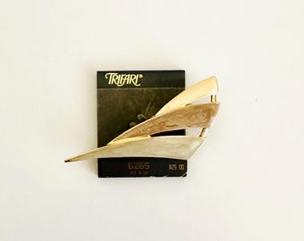 TRIFARI Vintage 1980s Gold Tone Peach and Cream Enamel Shimmer Swirl Modern Abstract Swoosh Brooch Designer Signed Costume Jewelry Resale