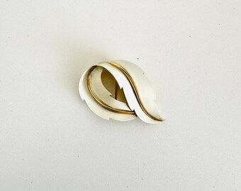 Vintage Crown Trifari Swirl Leaf Brooch, White Enamel Gold Tone Brooch, Retro Leaf White Pin