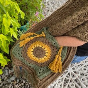 Sunflower Pocket Shawl Crochet Pattern image 8