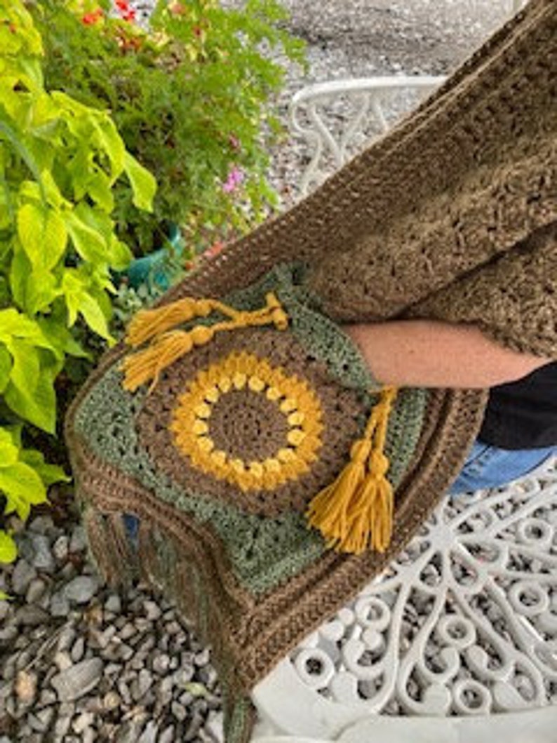 Sunflower Pocket Shawl Crochet Pattern image 8