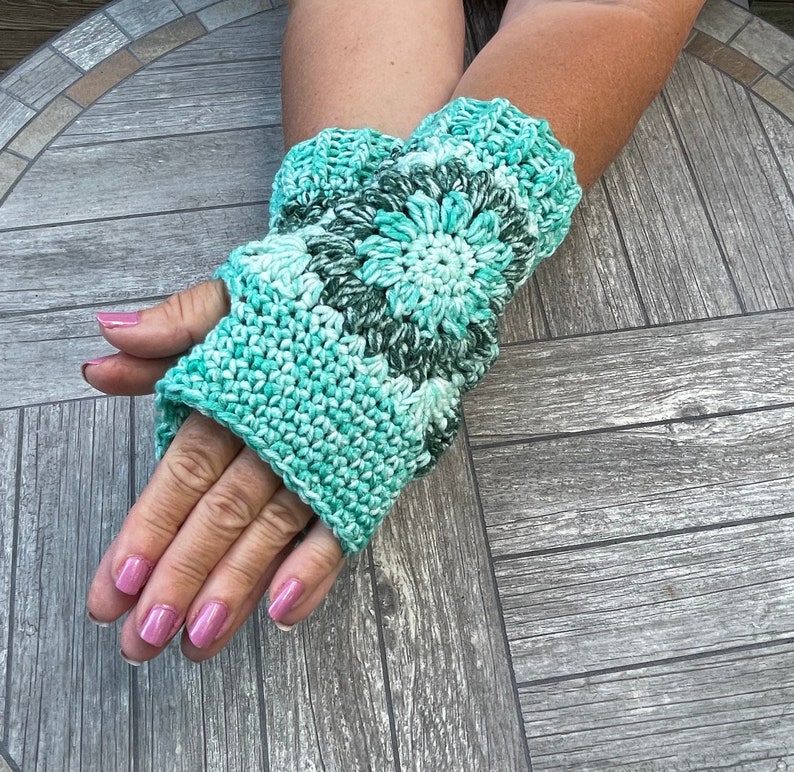 Sunflower Fingerless Gloves Crochet Pattern image 7