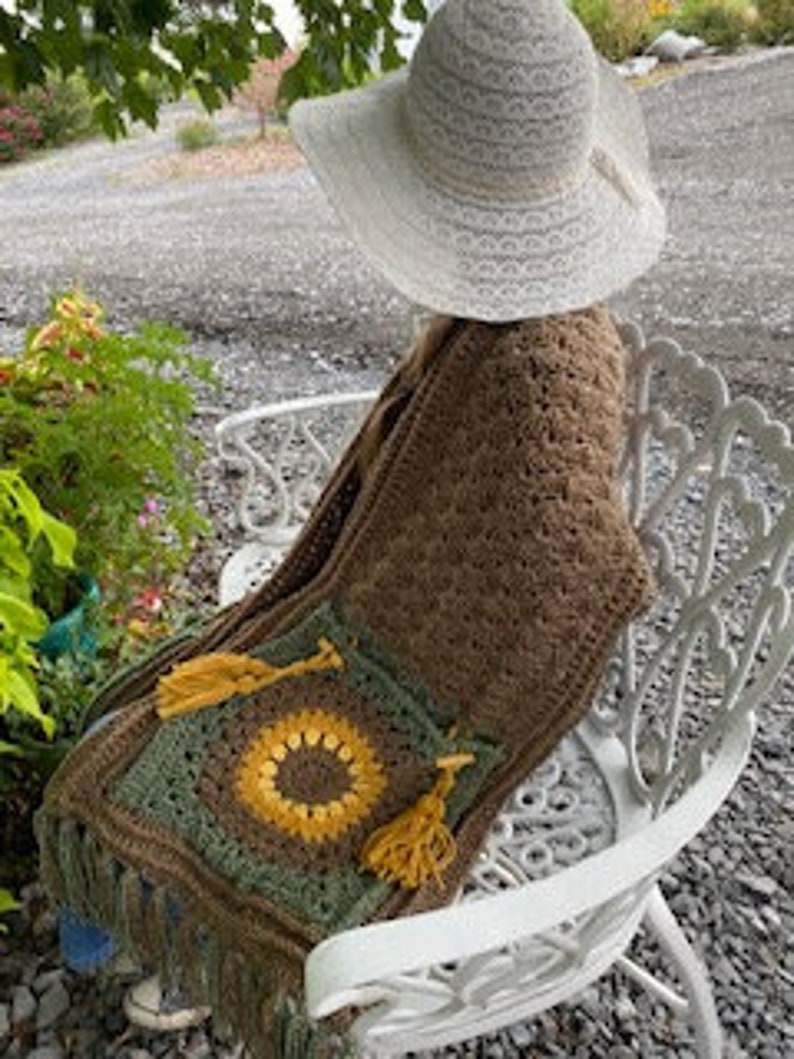 Sunflower Pocket Shawl Crochet Pattern image 5