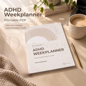 Op de afbeelding: Een wit, printbaar PDF-document genaamd ADHD Weekplanner met een beige boogafbeelding en een lijntekening van een blad. De tekst luidt ADHD WEEKPLANNER, Elke week opnieuw, Rust in je hoofd. Overzicht in je week, Voor volwassenen en DANIQUE.