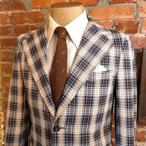1960s-70s Men&#39;s Plaid Sport Coat Disco Era Vintage Brown and White Suit Jacket / Blazer by A.J. August Clothing Co. - Size Men&#39;s 36 (SMALL)