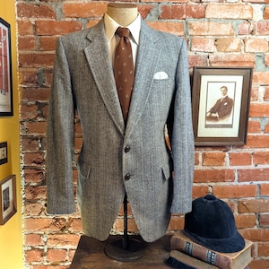 1970s Vintage 100% Wool Tweed Suit Jacket Men&#39;s Gray, Brown & Blue Sport Coat with leather elbow patches by Kuppenheimer - Size 42 (LARGE)