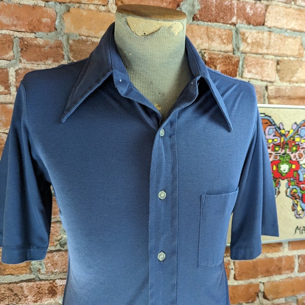 1970s Men's Vintage Blue Shirt Short Sleeve Super Soft Soft Polyester / Cotton Blend Arrow Knits Shirt - Size MEDIUM