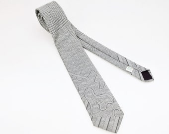 1980s Men's Skinny Silver Tie Vintage Narrow Woven necktie by Company B Retro Abstract Design