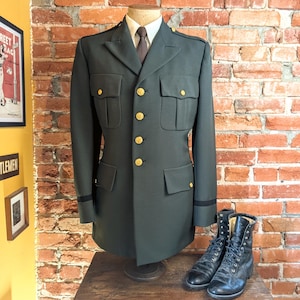 1970s U.S. Military Officer&#39;s Uniform Vintage Men&#39;s Green Polyester United States Army Jacket by Patriot Weintraub Bros. - Size 40L (MEDIUM)