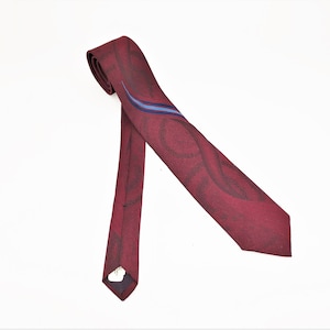 1980s Vintage Red Skinny Necktie Narrow Men&#39;s Vintage Tie with woven mod designs by RETRO