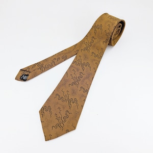 1980s Men&#39;s Abstract Skinny Tie Vintage Narrow Gold & Black Woven 80s necktie by POLICY with Retro Deco Abstract Designs