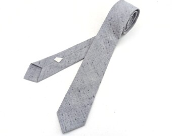 1980s Men's Blue Skinny Tie Vintage Narrow Woven Polyester & Rayon Necktie Light Blue and Gray Knit Fabric