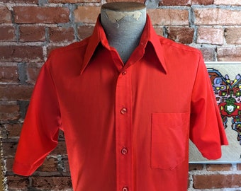 1970s Bright Red Men's Disco Era Short Sleeve Shirt Vintage Cotton & Polyester Shirt by Career Club Belgrave Square - Size MEDIUM