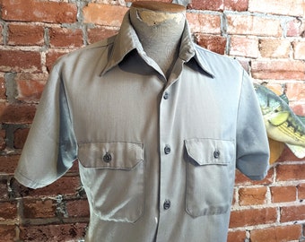 1960s-70s Vintage Men's Work Shirt Gray Short Sleeve Auto Mechanics Shirt - Size MEDIUM