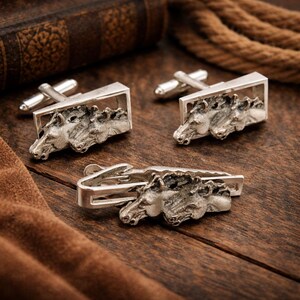 Gemelos y pasador de corbata con forma de cabeza de caballo de los años 60, de metal plateado y peltre vintage para hombre, de Shields.