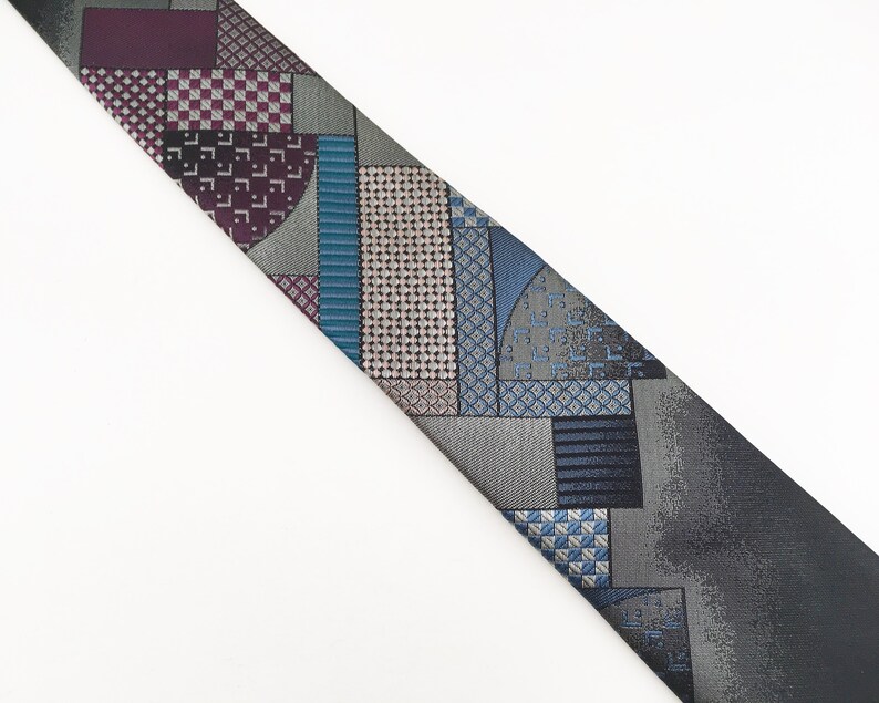 1980s Men/'s Retro Deco Skinny Tie Vintage Narrow Silver Gray Woven 80s necktie by City Streets with Abstract Designs