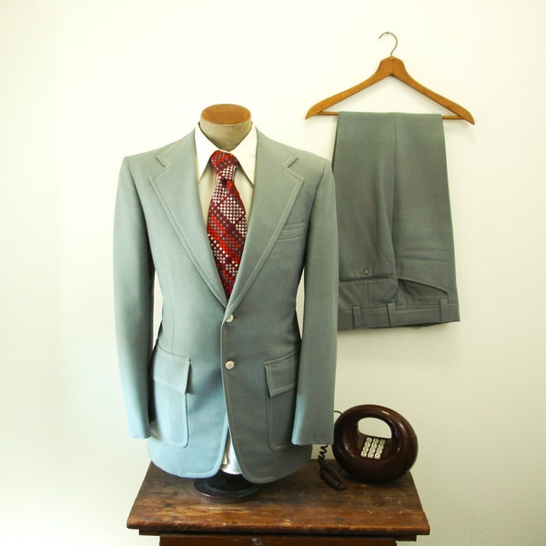 1970s 2pc Gray Suit Vintage Mens Gray Textured Polyester Jacket / Sport Coat / Blazer & Slacks by Montomery Ward - Size 40 (MEDIUM)