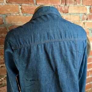 1970er Jahre Vintage Herren Denim Westernjacke mit Wildlederbesatz, Druckknöpfen Jeansjacke Retro Cowboy Ranchwear Mantel 70er Jahre Westernwear - Größe M Bild 12