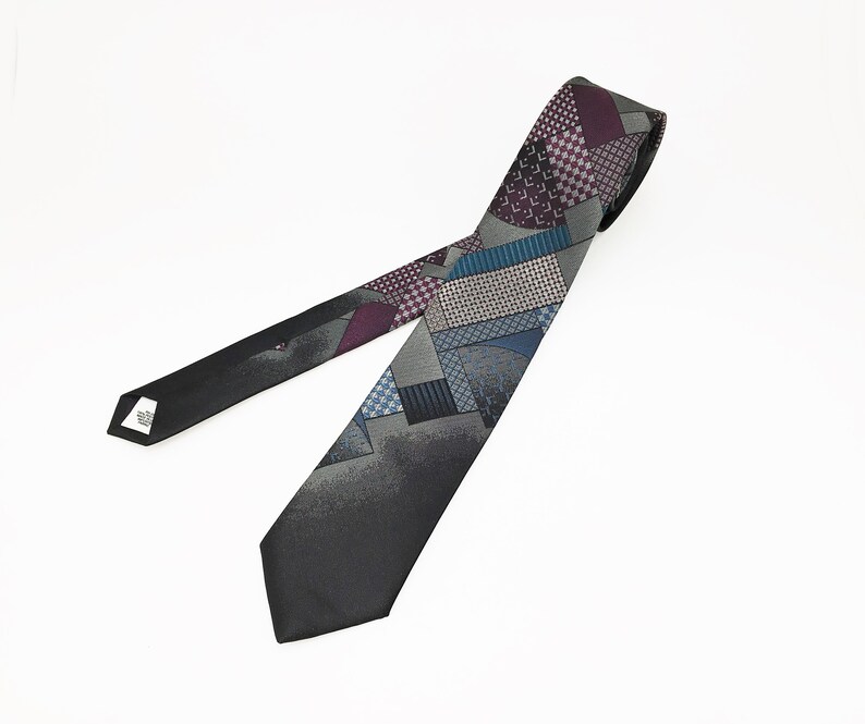 1980s Men/'s Retro Deco Skinny Tie Vintage Narrow Silver Gray Woven 80s necktie by City Streets with Abstract Designs