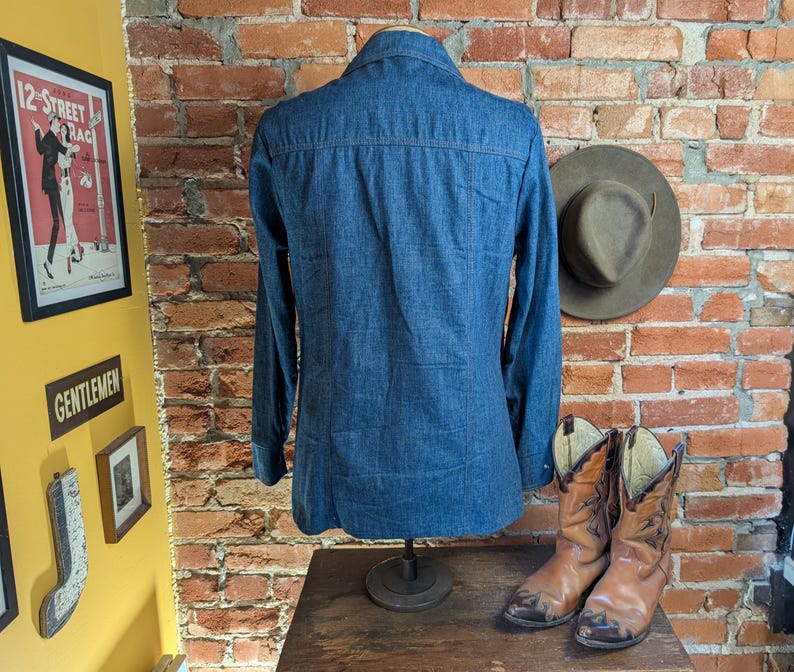 1970er Jahre Vintage Herren Denim Westernjacke mit Wildlederbesatz, Druckknöpfen Jeansjacke Retro Cowboy Ranchwear Mantel 70er Jahre Westernwear - Größe M Bild 10