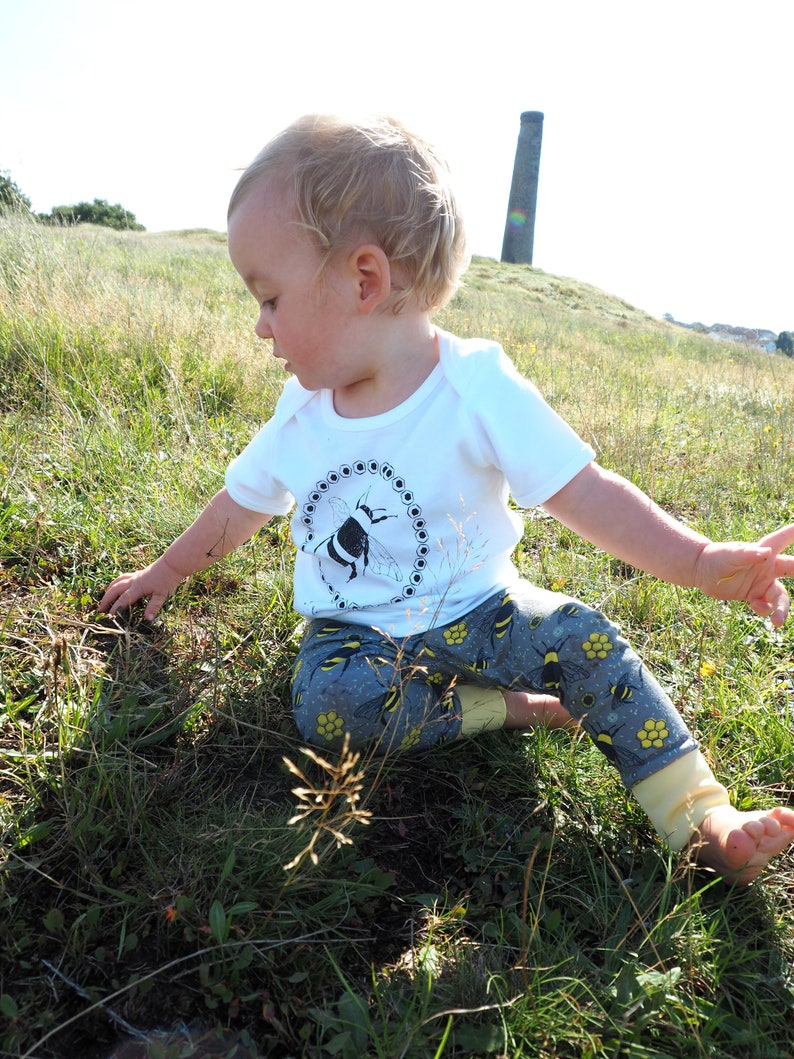 screen printed eco-friendly baby wear Bee baby leggings and T-shirt set bee illustration baby clothing organic cotton baby set
