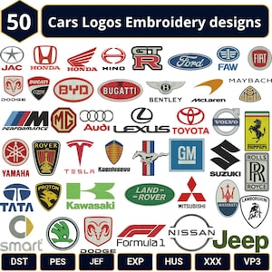 Könnte beinhalten: Eine digitale Sammlung von 50 Auto-Markenlogos für Stickereien, die verschiedene Automobil-Embleme wie Honda, Ford, Ferrari und Tesla zeigt. Das Bild präsentiert mehrere Reihen farbiger Logos mit den Dateiformaten am unteren Rand.