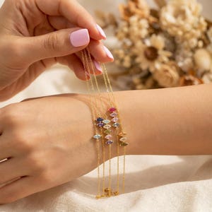 Personalized Leaf Birthstone Bracelet, 1–6 Marquise Stones, Family Jewelry, Gift for Mom or Grandma