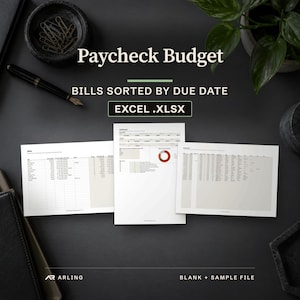 Op de afbeelding: Een digitaal Paycheck Budget spreadsheet-sjabloon in Excel .xlsx-formaat. Het document bevat drie witte pagina's met financiële tabellen, een dashboard met een cirkeldiagram en een lijst met rekeningen gesorteerd op vervaldatum. De tekst bevat Paycheck Budget, BILLS SORTED BY DUE DATE, EXCEL .XLSX, ARLING en BLANK + SAMPLE FILE.