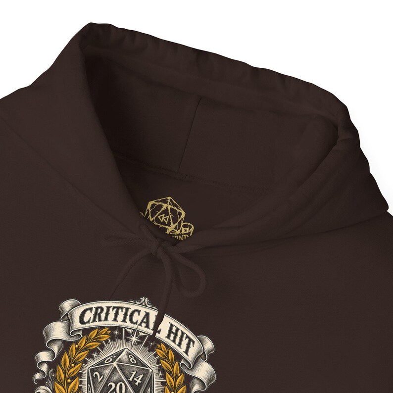 TTRPG Hoodie – Vintage Graverad Critical Hit D20 Gamer Hoodie (RPG-present) bild 7