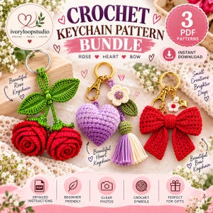 Könnte beinhalten: Ein digitales Set aus drei Häkelanleitungen für Schlüsselanhänger mit dem Titel Crochet Keychain Pattern Bundle. Das Bild zeigt einen roten Rosen-Schlüsselanhänger, einen lila Herz-Schlüsselanhänger mit Quaste und einen roten Schleifen-Schlüsselanhänger.
