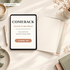 Op de afbeelding: Een digitale tablet met de tekst PLAN & WANDEL, COMEBACK, Zurück in den Beruf, Das praktische Wiedereinstiegs-Paket en 32 SEITEN - PDF. Het scherm heeft een witte achtergrond met zwarte en gedempte oranje tekst, gepresenteerd naast een pen.