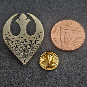 Star Wars rebel pin badge