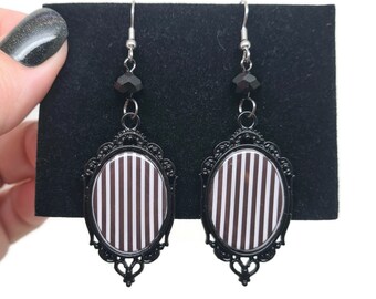 Orecchini con frange di vermi delle sabbie di Beetlejuice realizzati da l'nu indigeni - Italia