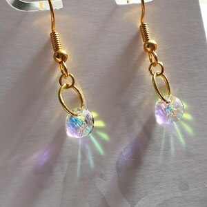 Brincos de pressão, aura, aurora boreal, brincos com cristais iridescentes e brilhantes em arco-íris, joias com cristais facetados, sem necessidade de furo na orelha