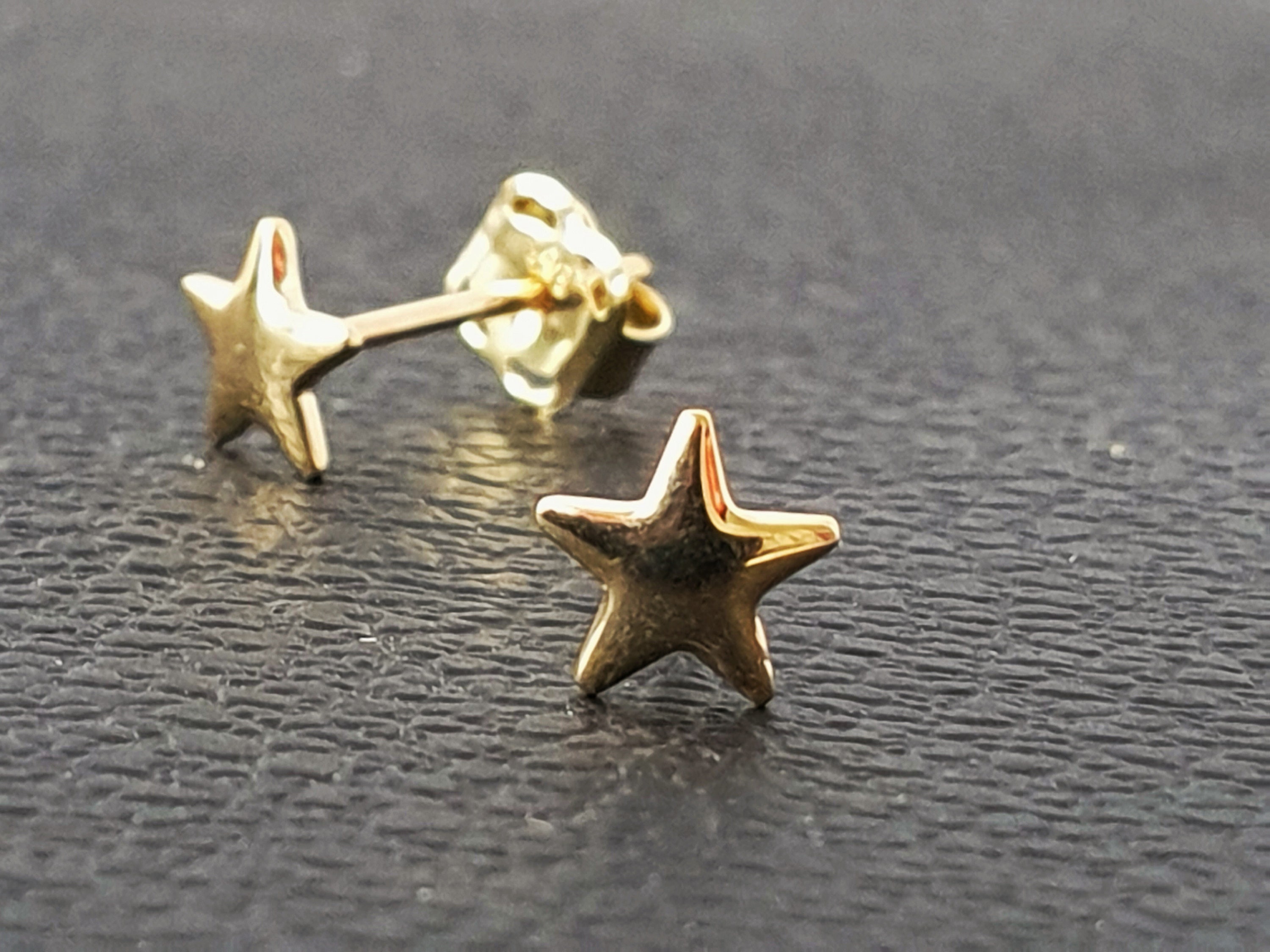 Four Point Star Stud Earrings In 10K Yellow Gold – Ann-Louise Jewellers