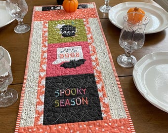 Camino de mesa acolchado de Halloween: Tapiz de pared de telas de diseño